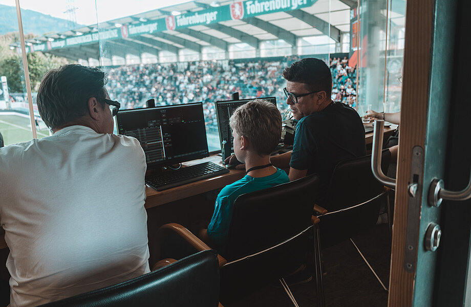 Kinder übernehmen das Stadion